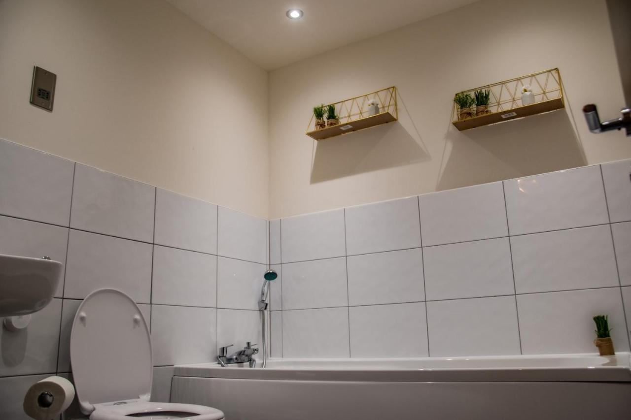 Bv Lush Apartment At Conditioning House Bradford แบรดฟอร์ด ภายนอก รูปภาพ